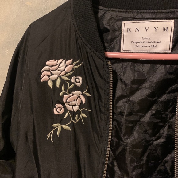 Bomber jacket floral embroidery - Picture 2 of 11